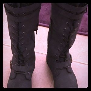 Ladies Boots size 8, Charcoal Gray Suede